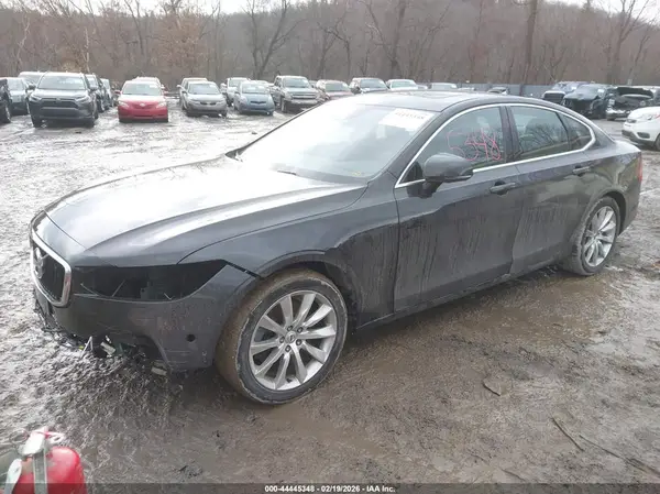 YV1A22MK4H1003960 2017 VOLVO S90 - Image 2