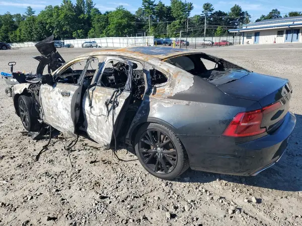 YV1A22MK4H1011802 2017 VOLVO S90 - Image 2