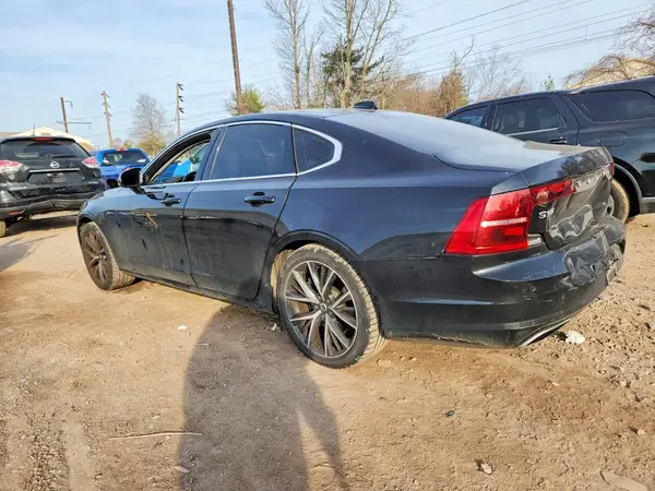 YV1A22MK4H1013081 2017 VOLVO S90 - Image 2
