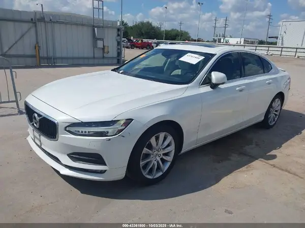 YV1A22MK6H1015687 2017 VOLVO S90 - Image 2