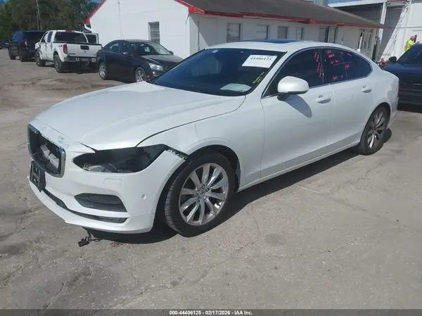 YV1A22MK6H1018153 2017 VOLVO S90 - Image 2