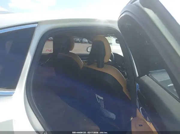 YV1A22MK6H1018153 2017 VOLVO S90 - Image 8