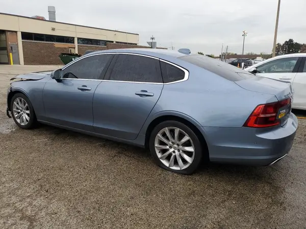 YV1A22MK7H1003810 2017 VOLVO S90 - Image 2