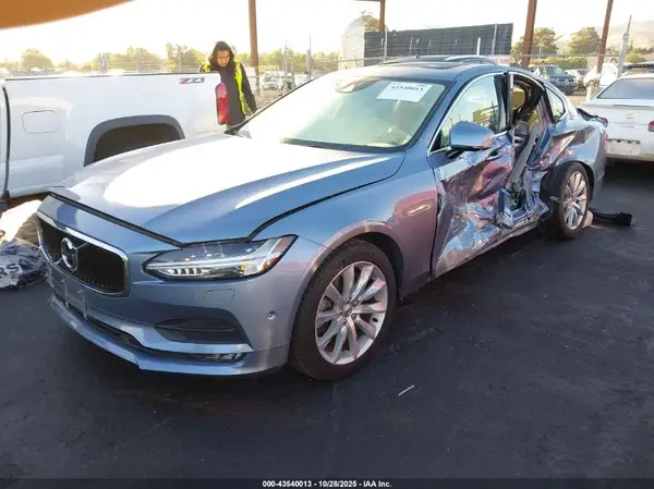 YV1A22MK7H1005718 2017 VOLVO S90 - Image 2