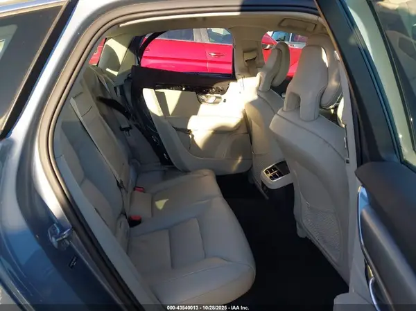 YV1A22MK7H1005718 2017 VOLVO S90 - Image 8