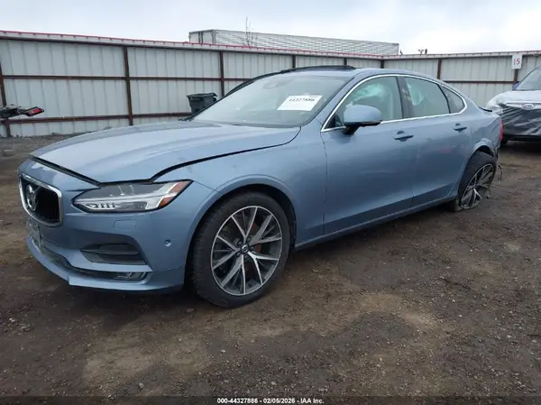YV1A22MK9H1015201 2017 VOLVO S90 - Image 2