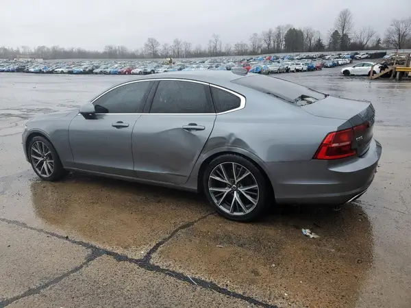 YV1A22MKXH1010945 2017 VOLVO S90 - Image 2
