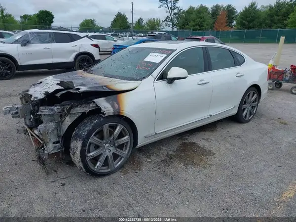 YV1A22MLXH1008010 2017 VOLVO S90 - Image 2
