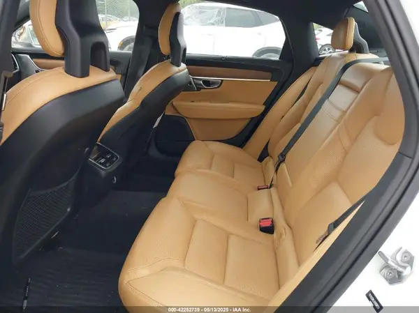 YV1A22MLXH1008010 2017 VOLVO S90 - Image 8