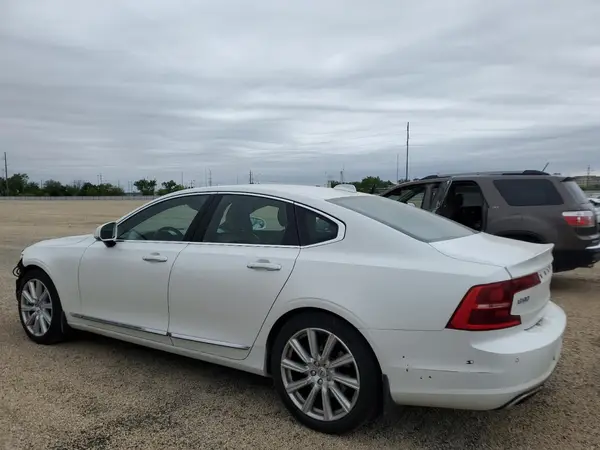 YV1A22MLXH1017063 2017 VOLVO S90 - Image 2