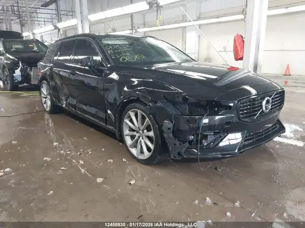 YV1A22SK7K1017832 2019 VOLVO V60 - Image 1