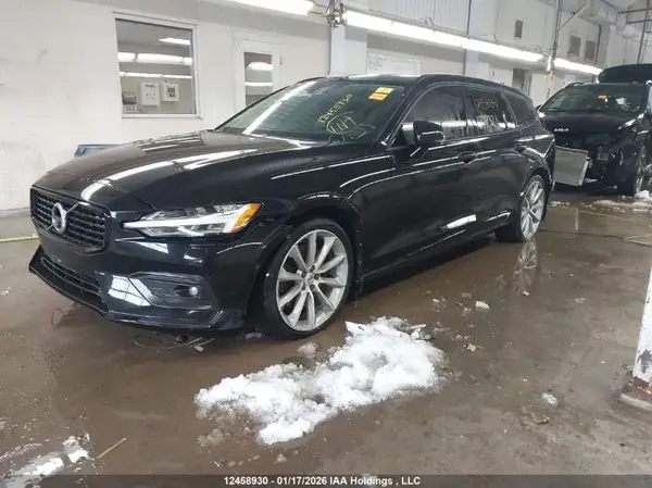 YV1A22SK7K1017832 2019 VOLVO V60 - Image 2