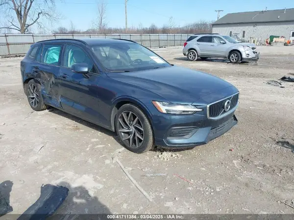 YV1A22SKXK1338683 2019 VOLVO V60 - Image 1