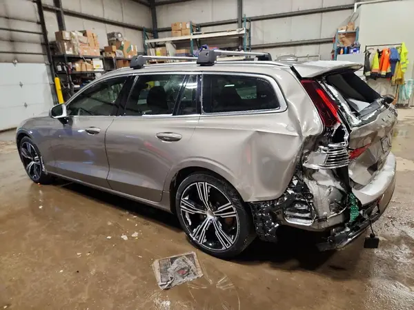 YV1A22SL5K1007406 2019 VOLVO V60 - Image 2