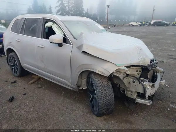 YV40621NXP1902922 2023 VOLVO XC90 - Image 1