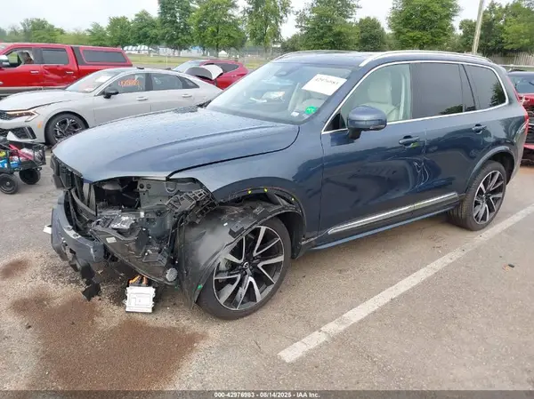YV4062JE2R1185015 2024 VOLVO XC90 - Image 2