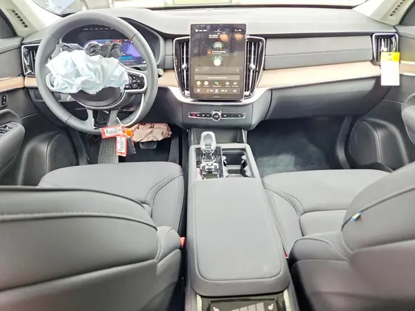 YV4062PA4S1387204 2025 VOLVO XC90 - Image 8