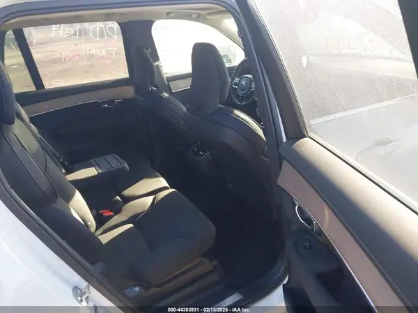 YV4062PB0S1375933 2025 VOLVO XC90 - Image 8