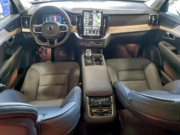 YV4062PB0S1376662 2025 VOLVO XC90 - Image 8