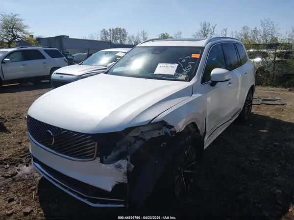 YV4062PB9S1351677 2025 VOLVO XC90 - Image 2