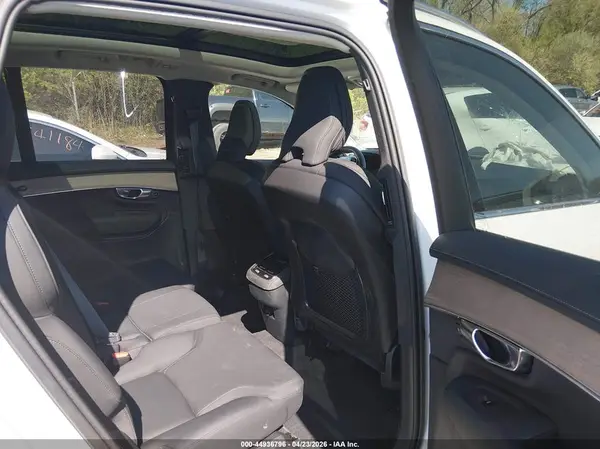 YV4062PB9S1351677 2025 VOLVO XC90 - Image 8