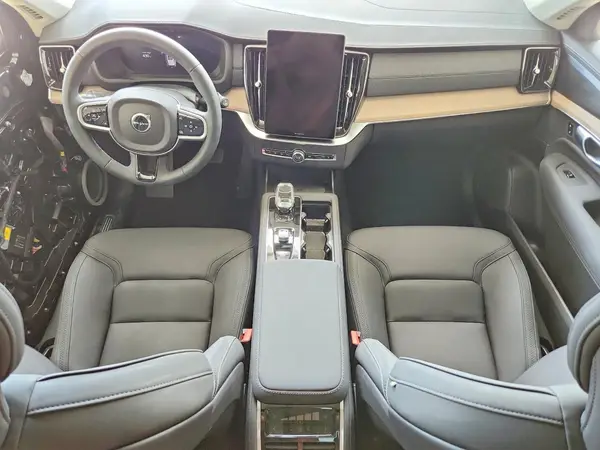 YV4062PE4T1519267 2026 VOLVO XC90 - Image 8