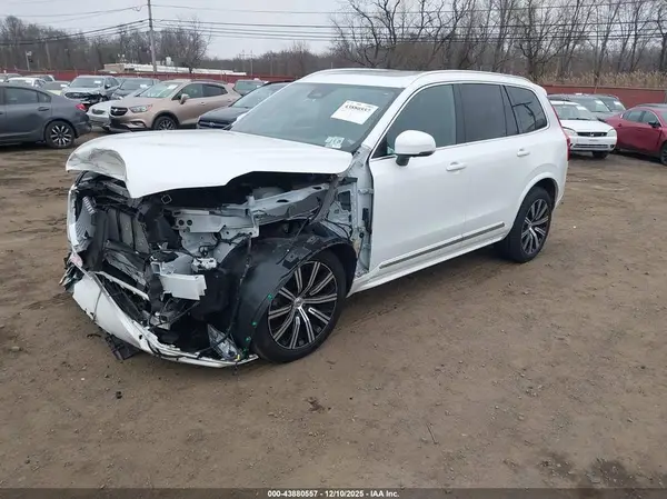 YV4062PE5R1221240 2024 VOLVO XC90 - Image 2