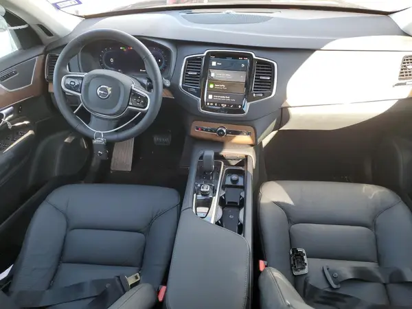 YV4062PE6S1342087 2025 VOLVO XC90 - Image 8