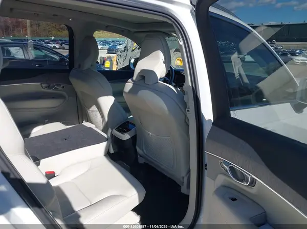 YV4062PE8S1325372 2025 VOLVO XC90 - Image 8