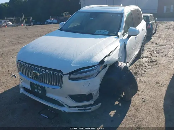 YV4062PE8S1332077 2025 VOLVO XC90 - Image 2