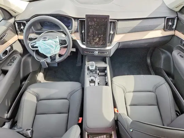 YV4062PE8T1470011 2026 VOLVO XC90 - Image 8