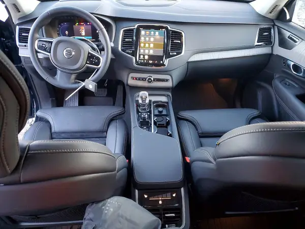YV4062PF3S1331668 2025 VOLVO XC90 - Image 8