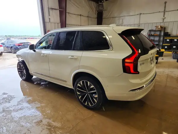 YV4062PF9T1526434 2026 VOLVO XC90 - Image 2