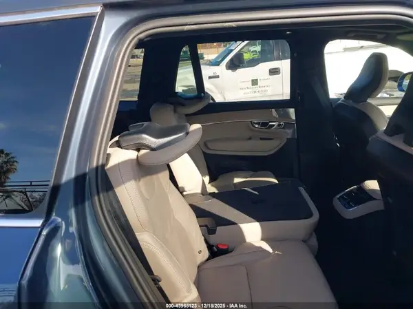 YV4062PG5S1377012 2025 VOLVO XC90 - Image 8