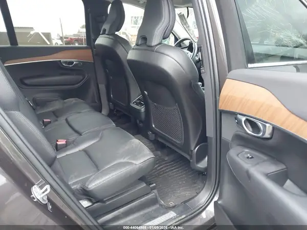 YV4062PN7P1923427 2023 VOLVO XC90 - Image 8