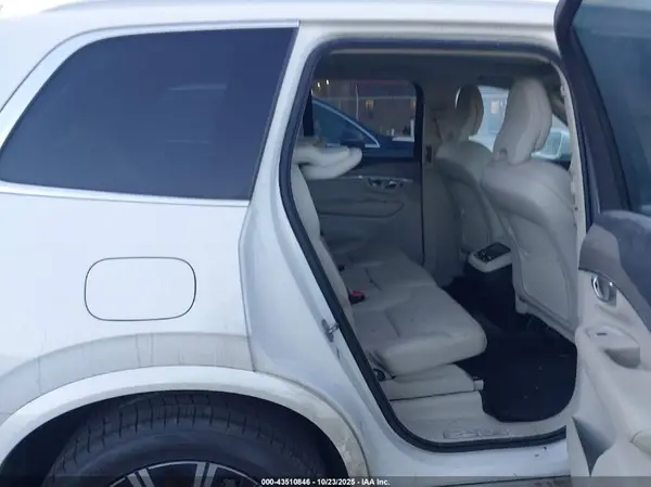 YV4062PN8P1945260 2023 VOLVO XC90 - Image 8