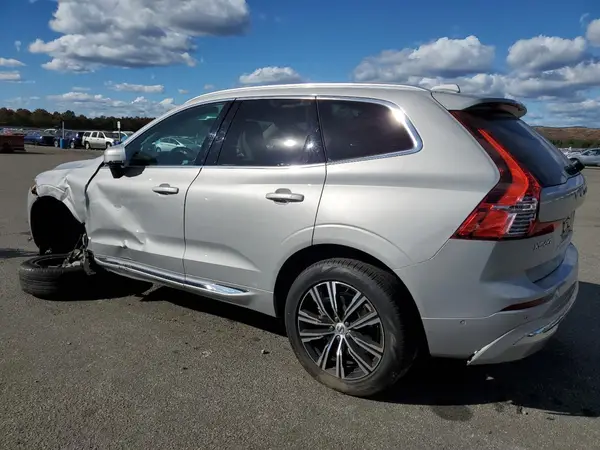 YV4062RL2N1075045 2022 VOLVO XC60 - Image 2