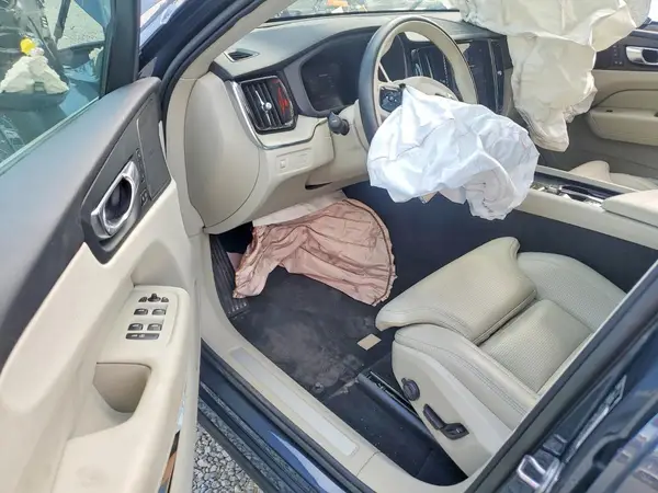 YV4062RL6N1084301 2022 VOLVO XC60 - Image 8