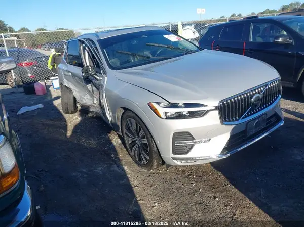 YV4062RL7N1087658 2022 VOLVO XC60 - Image 1