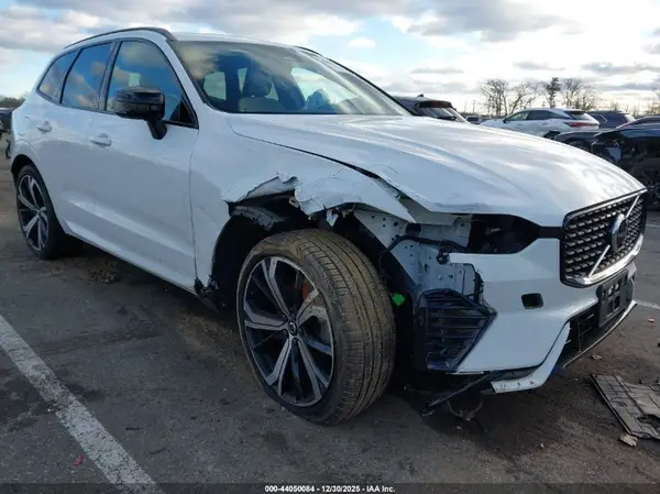 YV4062RM6N1905972 2022 VOLVO XC60 - Image 1