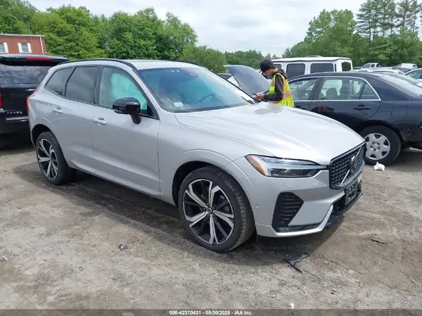 YV4062RX5P1347142 2023 VOLVO XC60 - Image 1
