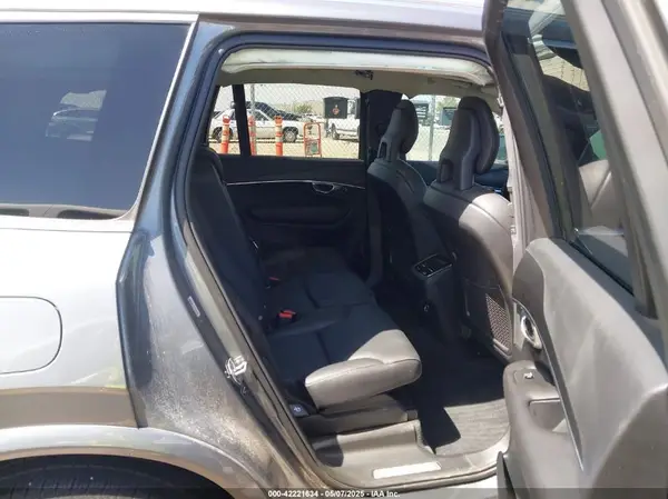 YV4102CK0L1601885 2020 VOLVO XC90 - Image 8