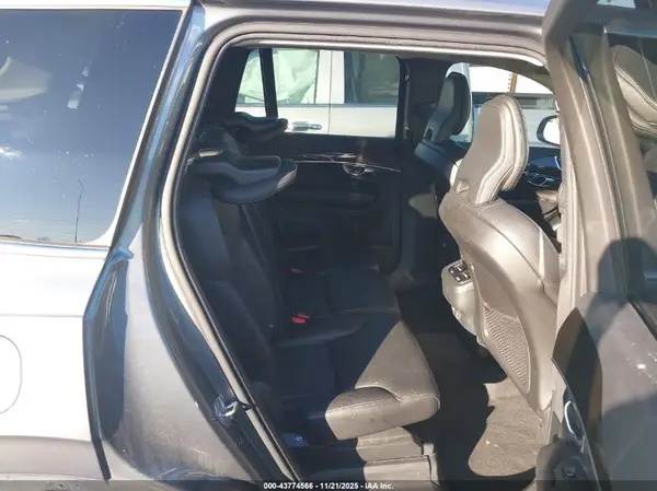 YV4102CK4K1452038 2019 VOLVO XC90 - Image 8