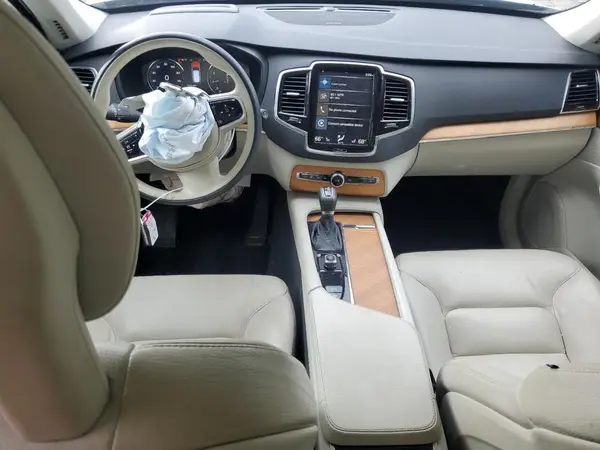 YV4102CK4N1801400 2022 VOLVO XC90 - Image 8