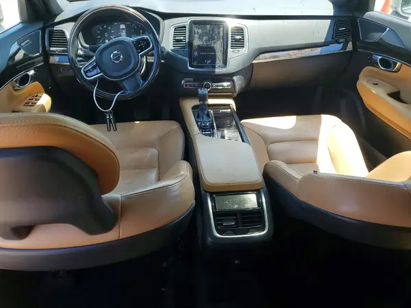 YV4102CK9J1345470 2018 VOLVO XC90 - Image 8