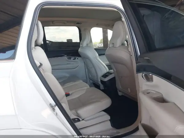 YV4102CK9K1446820 2019 VOLVO XC90 - Image 8