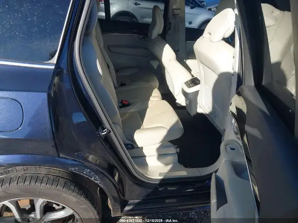 YV4102CK9K1447658 2019 VOLVO XC90 - Image 8