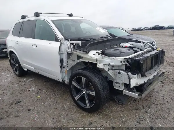 YV4102CM5K1492534 2019 VOLVO XC90 - Image 1