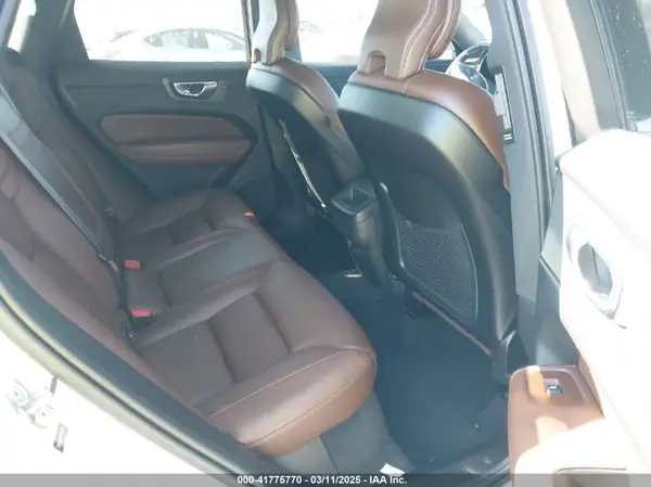 YV4102DK0M1783376 2021 VOLVO XC60 - Image 8