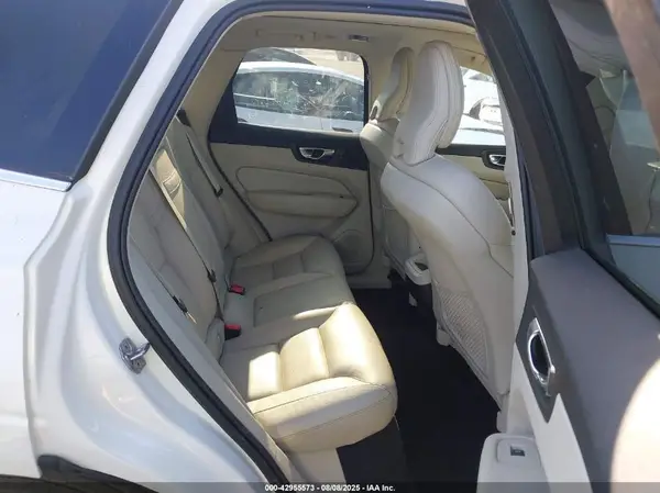 YV4102DK1M1798761 2021 VOLVO XC60 - Image 8
